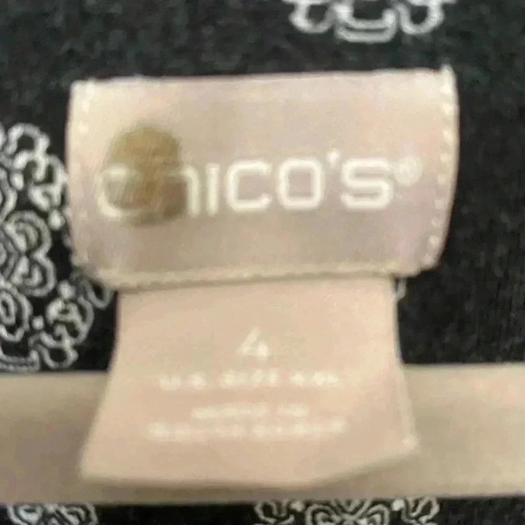 Chico’s Geometric-Print V-Neck Top - Preowned Size 4 - Picture 6 of 6